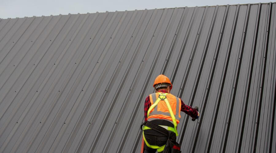Professional gutter cleaning in East Hampton, CT